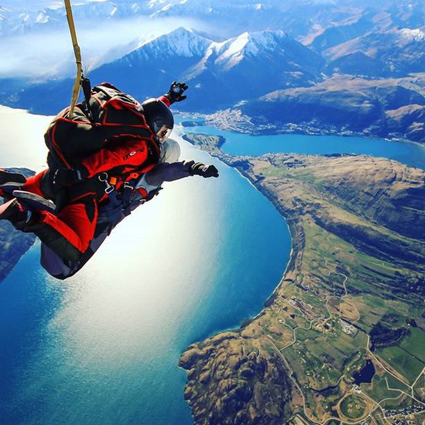 skydive Lake Taupo- 5 must book tours New Zealand - North Island